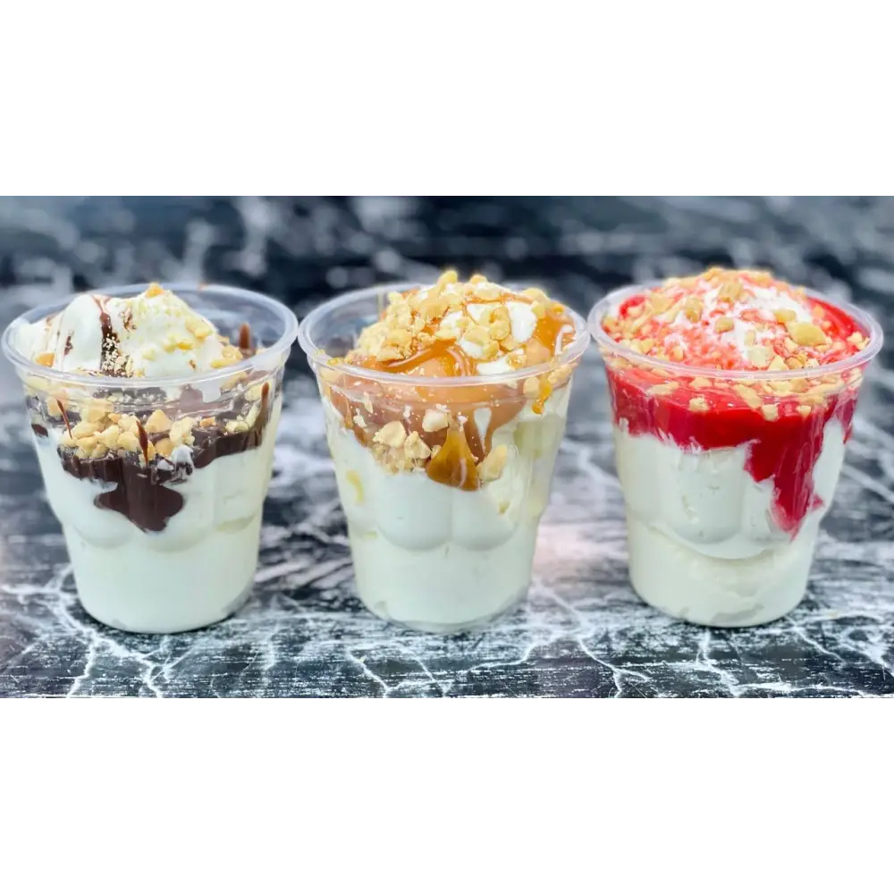 Mezclar tazas de postre Base neutra helado con Helados Soft, salsas de chocolate, caramelo y fresa